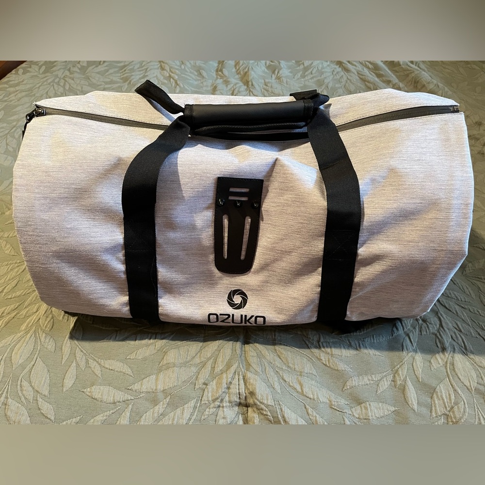 OZUKO Gray and Black Garment Bag with Durable Construction (New with tags)